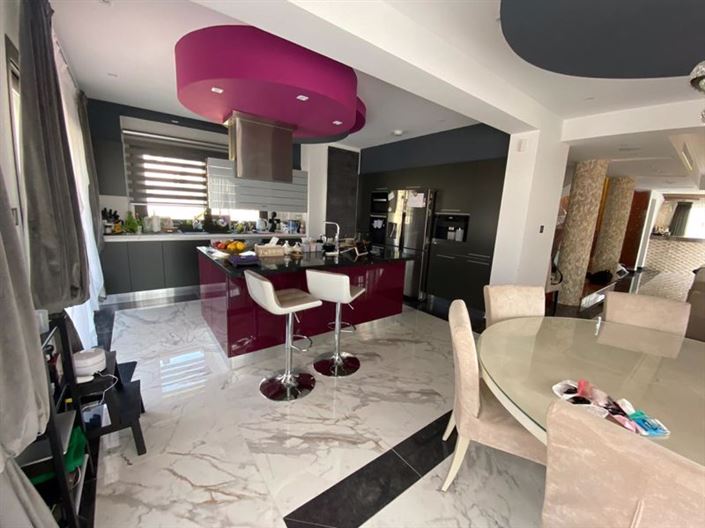 Image No.2-3 Bed Villa for sale