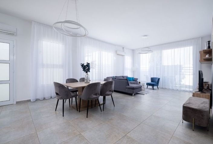 Image No.3-4 Bed Villa for sale