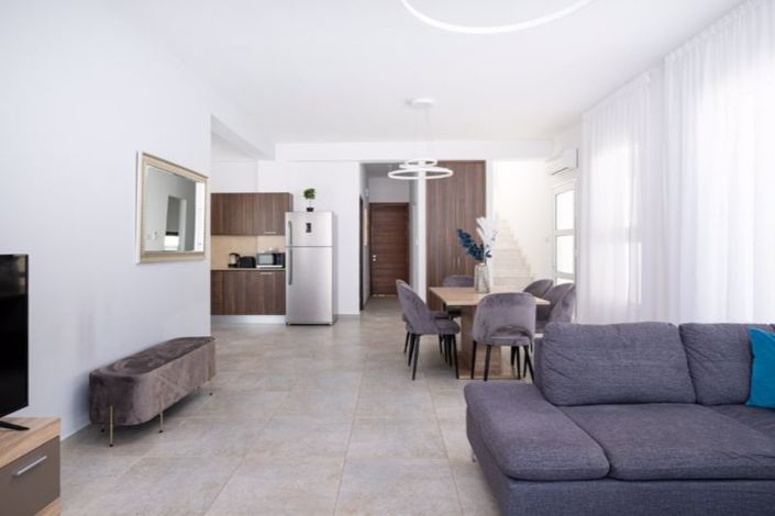 Image No.5-Villa de 4 chambres à vendre à Dromolaxia