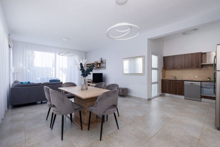 Image No.6-Villa de 4 chambres à vendre à Dromolaxia