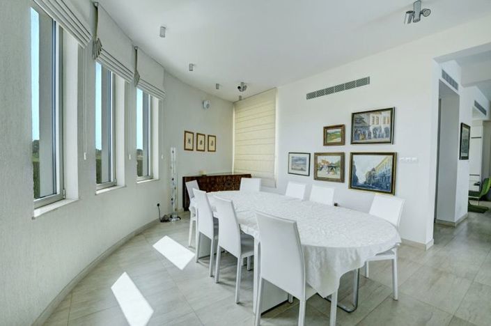 Image No.10-7 Bed Villa for sale