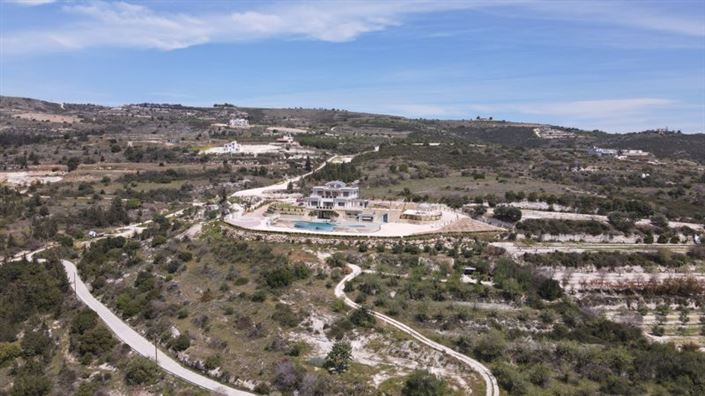 Image No.11-8 Bed Villa for sale