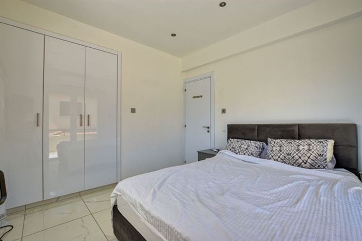 Image No.9-3 Bed Apartment for sale