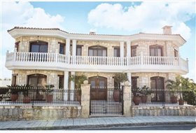 Image No.0-Villa de 6 chambres à vendre à Agia Fyla