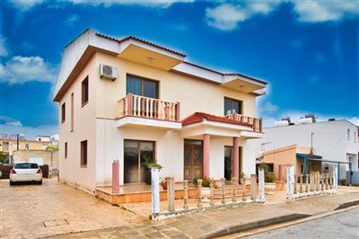 front-of-property-drive-1