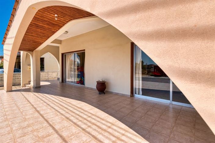 Image No.3-Villa de 4 chambres à vendre à Paralimni