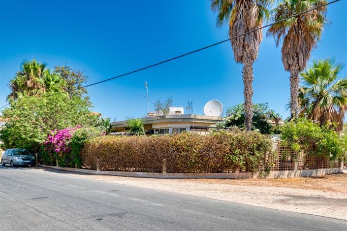 Image No.25-4 Bed Bungalow for sale