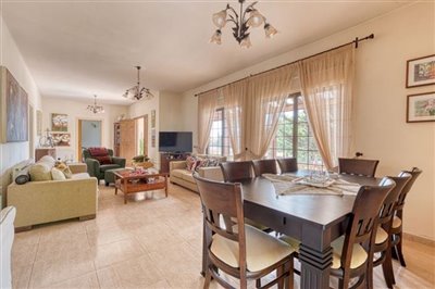 formal-lounge-dinning-area-2