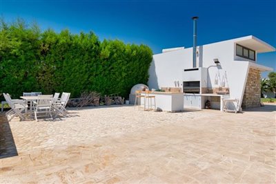 outside-bbq-dinning-