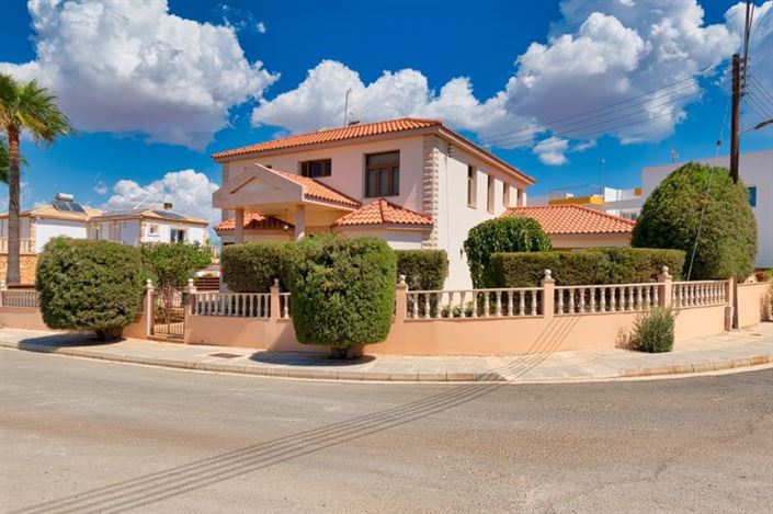 Image No.1-Villa de 4 chambres à vendre à Vrysoules