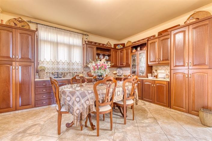 Image No.2-4 Bed Villa for sale