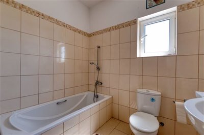 bedroom-4-ensuite-1