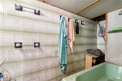 room-4-bathroom