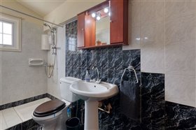 Image No.22-3 Bed Apartment for sale