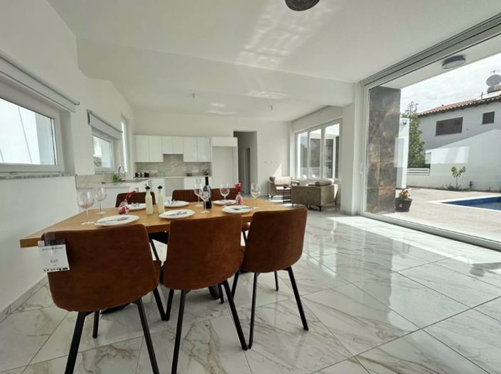 Image No.6-3 Bed Villa for sale