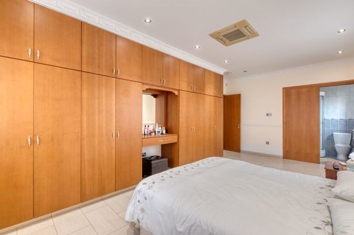 Image No.14-3 Bed Villa for sale