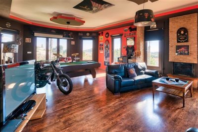 main-lounge-man-cave