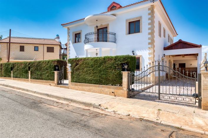 Image No.1-4 Bed Villa for sale