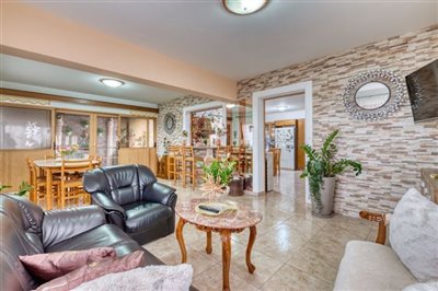 lower-ground-lounge-dinning-1