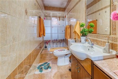 lower-ground-bathroom
