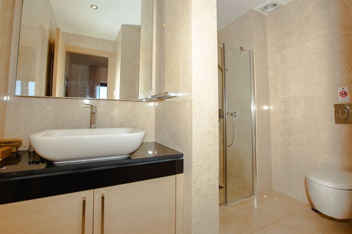 Image No.25-9 Bed Property for sale