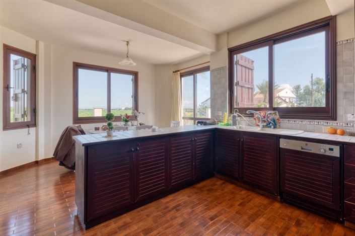 Image No.11-6 Bed Villa for sale