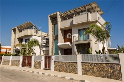 front-of-villa-2