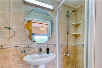 ground-floor-bedroom-1-ensuite