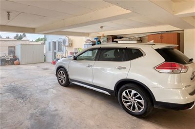 coverd-parking-rear-entrance-to-property