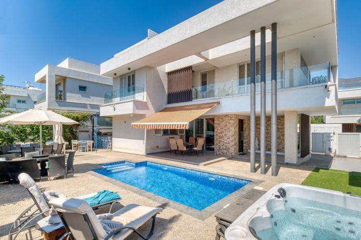 Image No.17-3 Bed Villa for sale