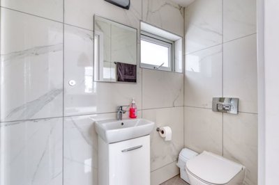 bedroom-1-ensuite-1