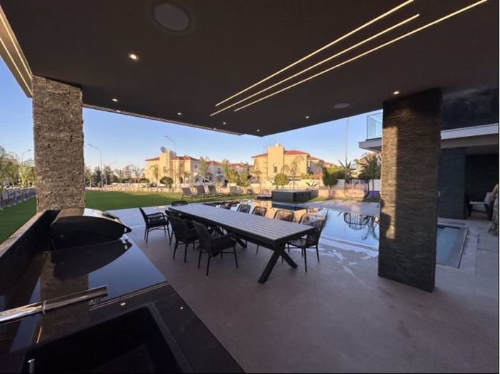 Image No.8-5 Bed Villa for sale