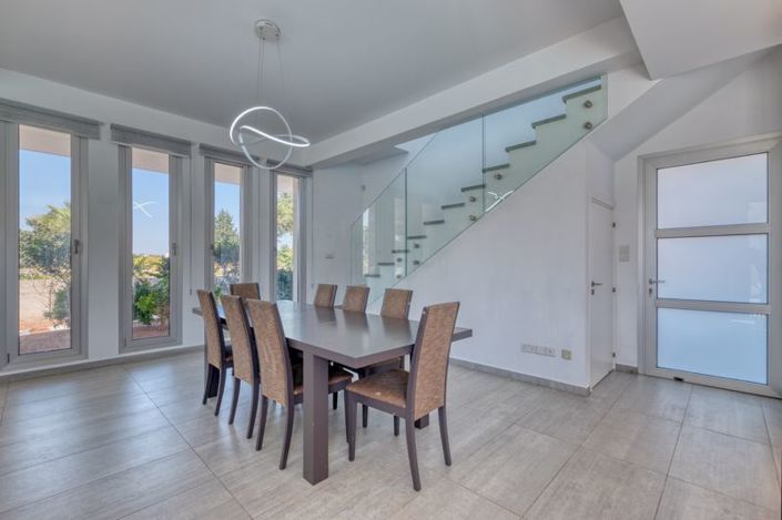 Image No.8-6 Bed Villa for sale