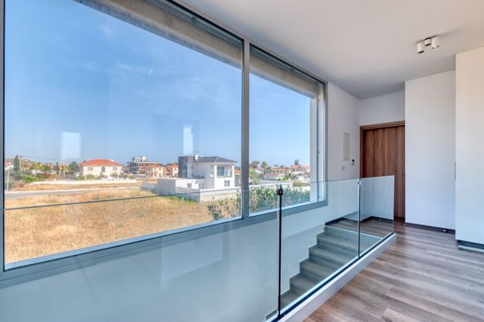 Image No.10-6 Bed Villa for sale