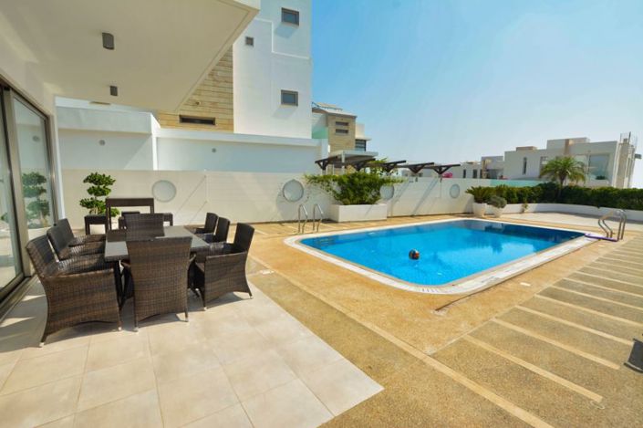 Image No.2-5 Bed Villa for sale