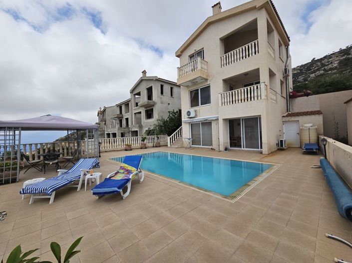 Image No.1-5 Bed Villa for sale