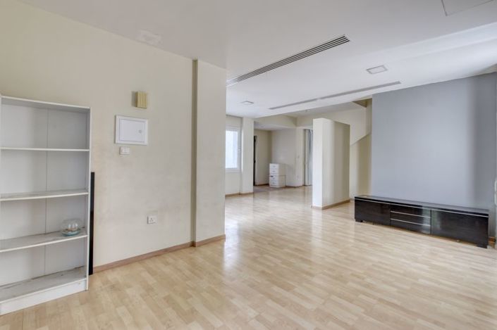 Image No.6-Villa de 4 chambres à vendre à Aradippou