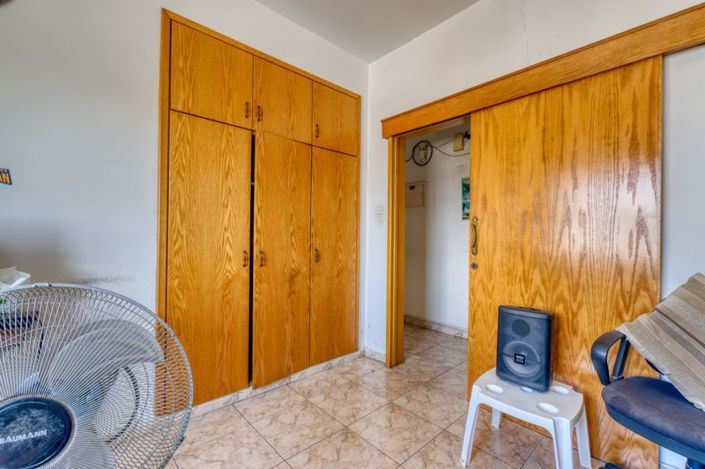 Image No.9-6 Bed Commercial for sale