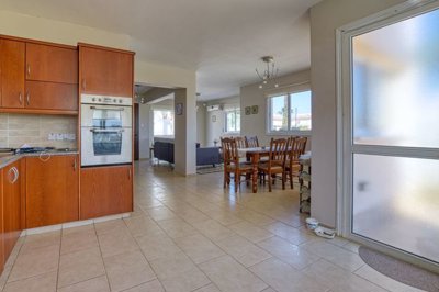 kitchen-lounge-dinning-area-1