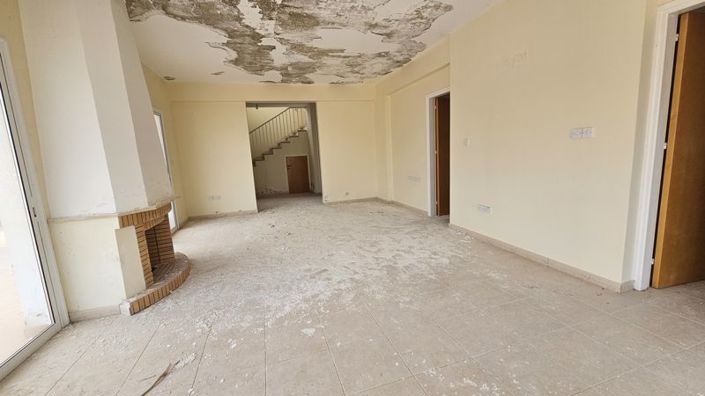 Image No.12-Villa de 5 chambres à vendre à Agios Georgios