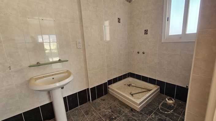 Image No.28-Villa de 5 chambres à vendre à Agios Georgios