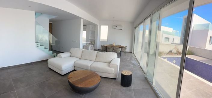 Image No.2-Villa de 4 chambres à vendre à Protaras