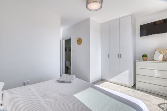 Image No.10-2 Bed Villa for sale