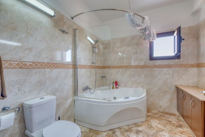 Image No.28-5 Bed Villa for sale