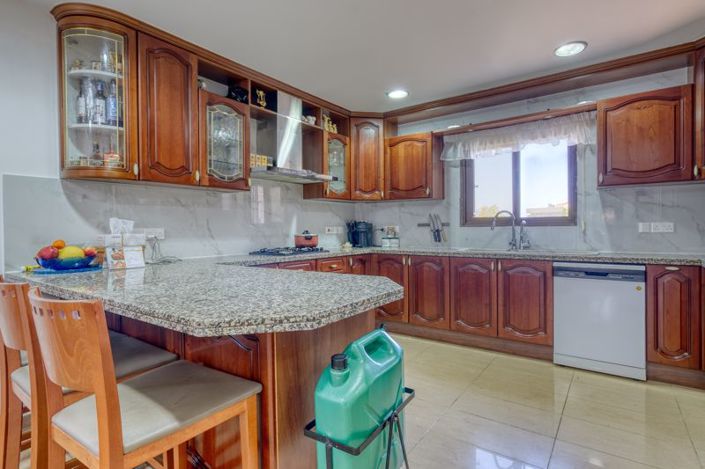 Image No.8-5 Bed Villa for sale