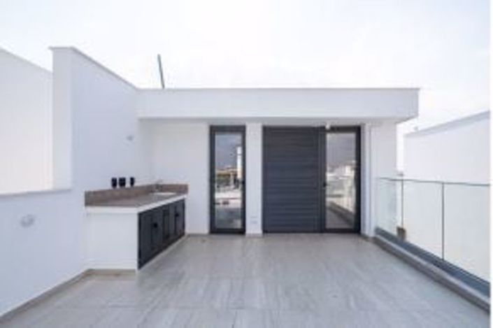 Image No.9-Villa de 5 chambres à vendre à Oroklini