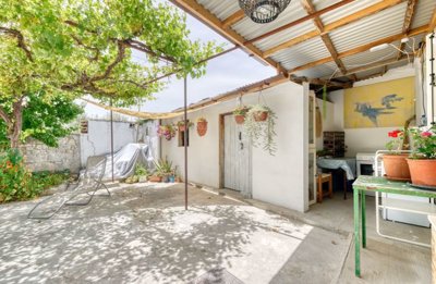 out-building-and-outside-kitchen