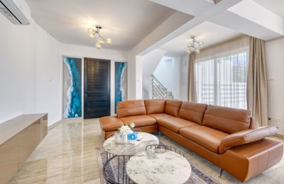 lounge-entrance