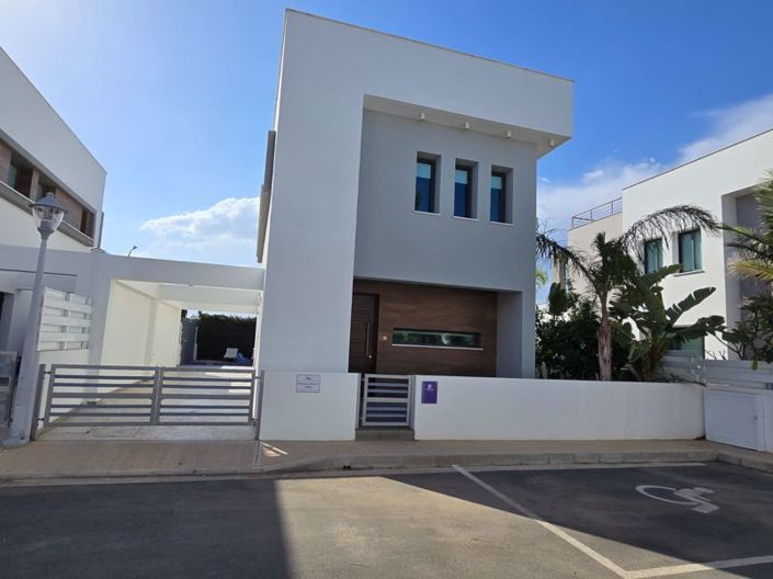 Image No.16-3 Bed Villa for sale