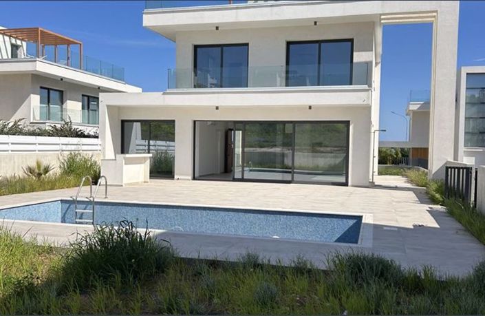 Image No.2-4 Bed Villa for sale